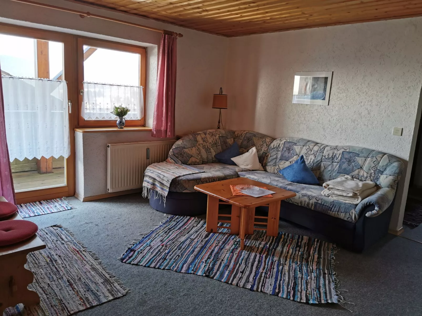 Mit komplett eingerichteter Küchenzeile im Wohnraum - Image-tags.info