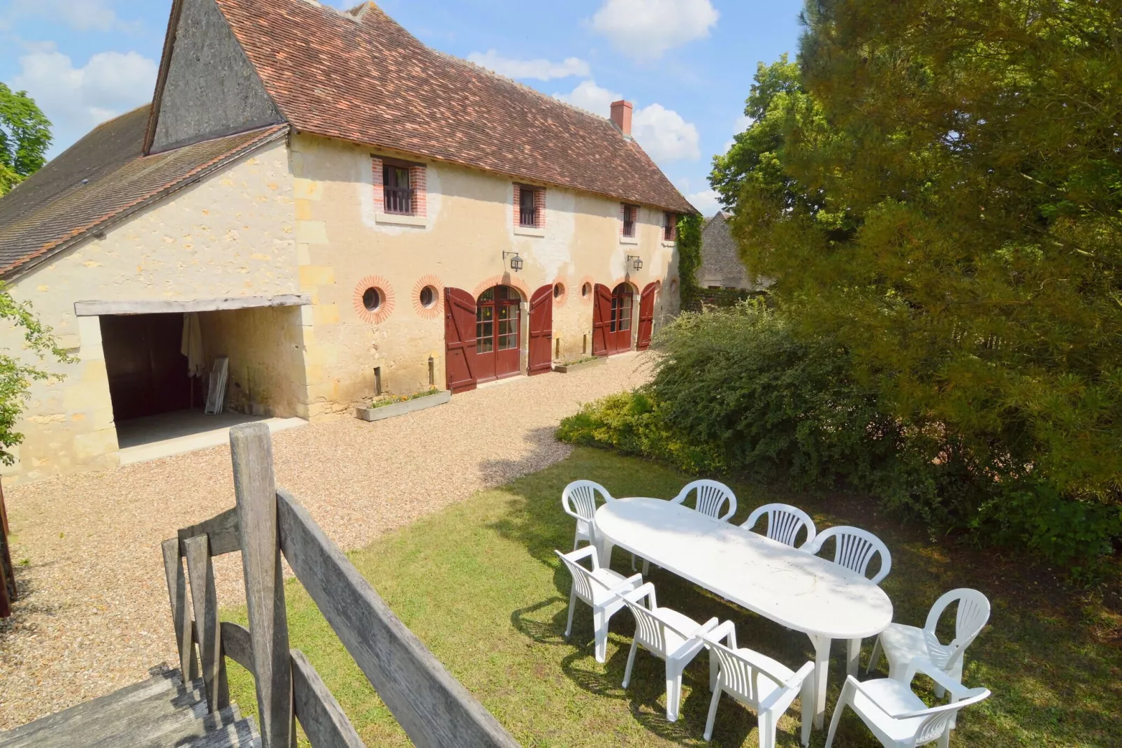 Ferme du Château de Néons-Terrasbalkon