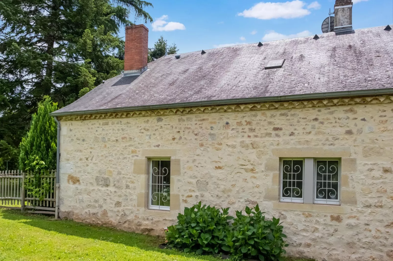 Gîte de Charme-Buitenkant zomer