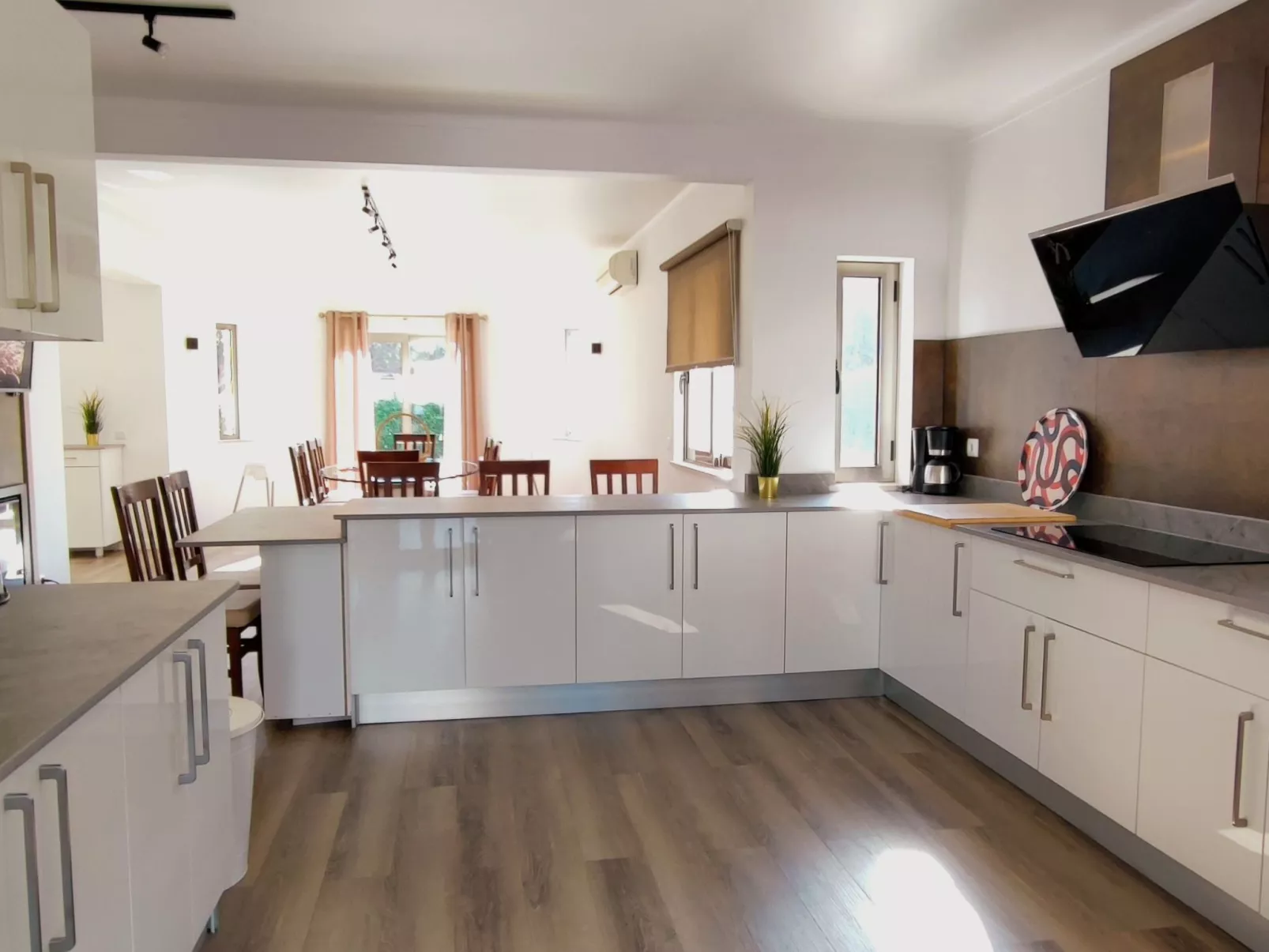 Villa mit 6 Schlafzimmern, Familie, Gruppen, Strand, Pool, Garten - Image-tags.info