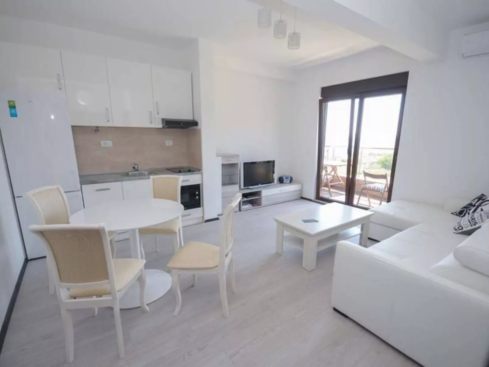 Für 4 Personen ca. 45 m&sup2; in Budva, Adriaküste Montenegro (Küste um Budva)-Image-tags.info