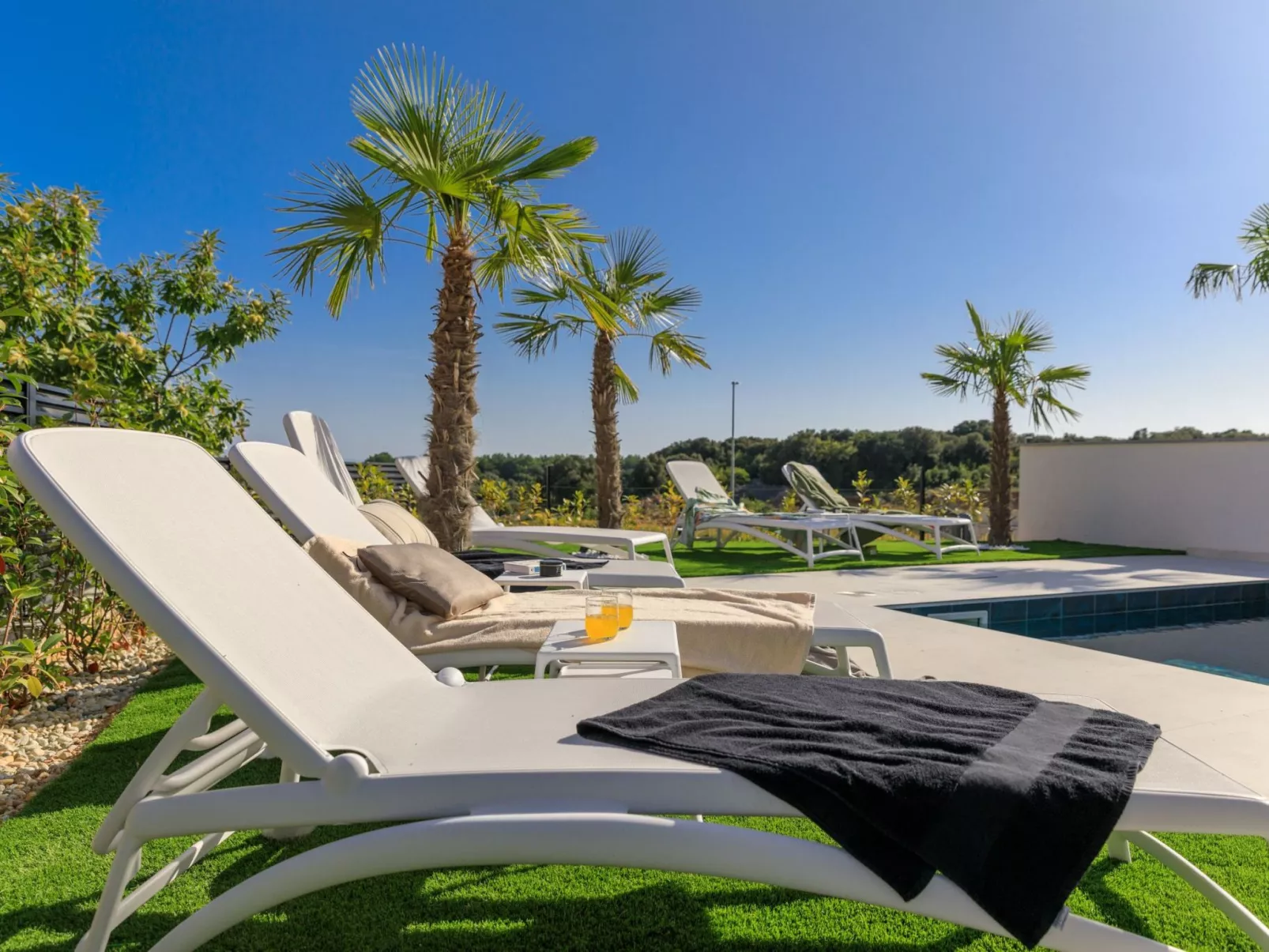 Neue moderne Villa mit Pool in der Nähe von dem - Image-tags.info