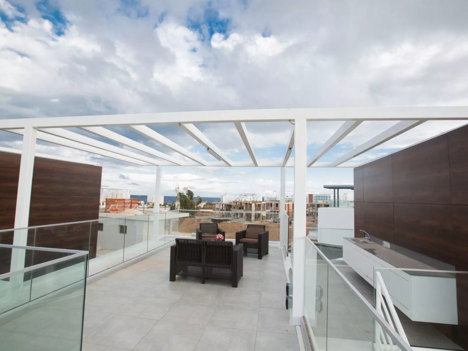 2-Schlafzimmer-Villa mit Pool, Dachgarten, Meerblick - Image-tags.info