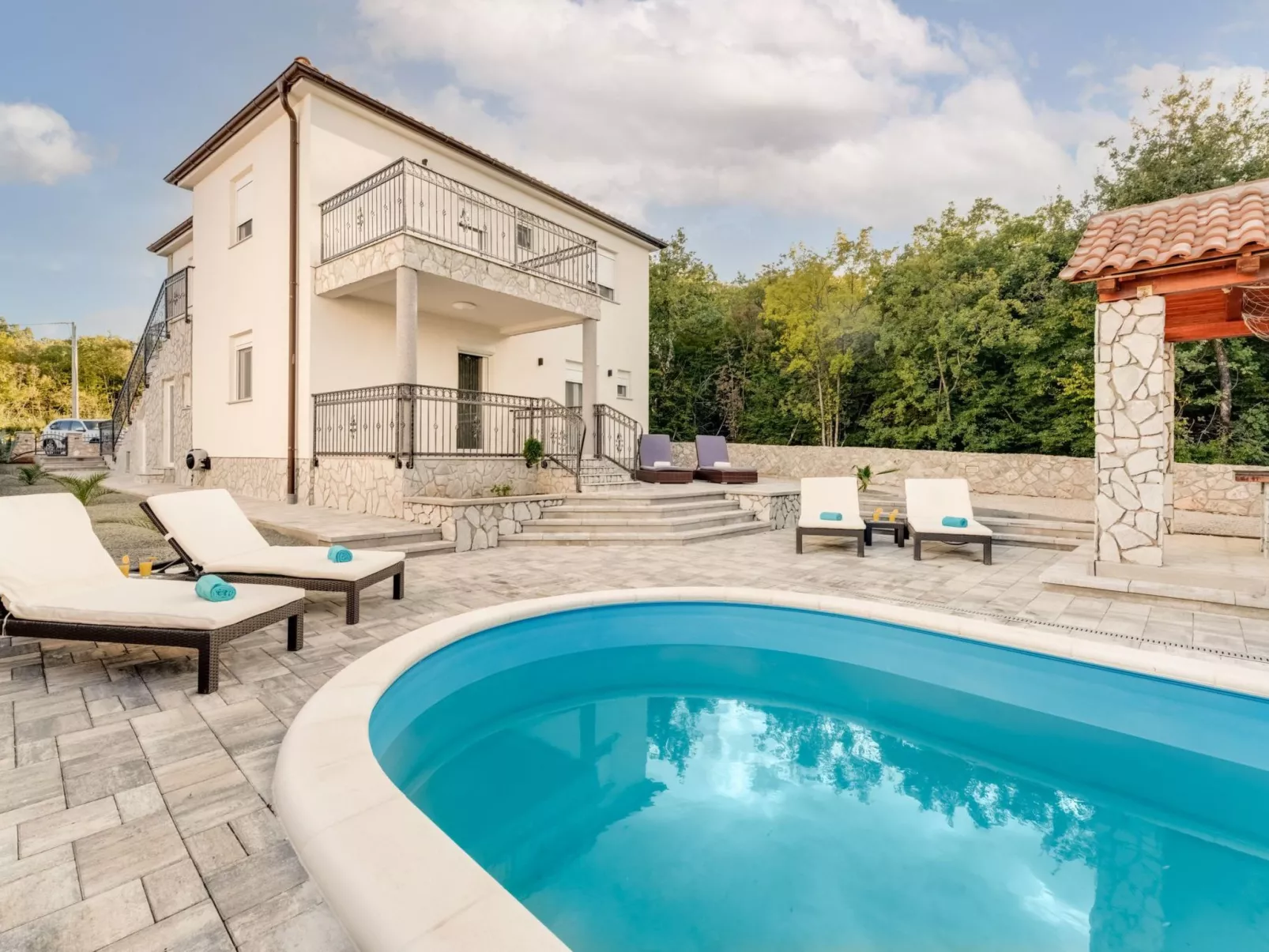 Neue Villa mit Pool und Meerblick - Image-tags.info