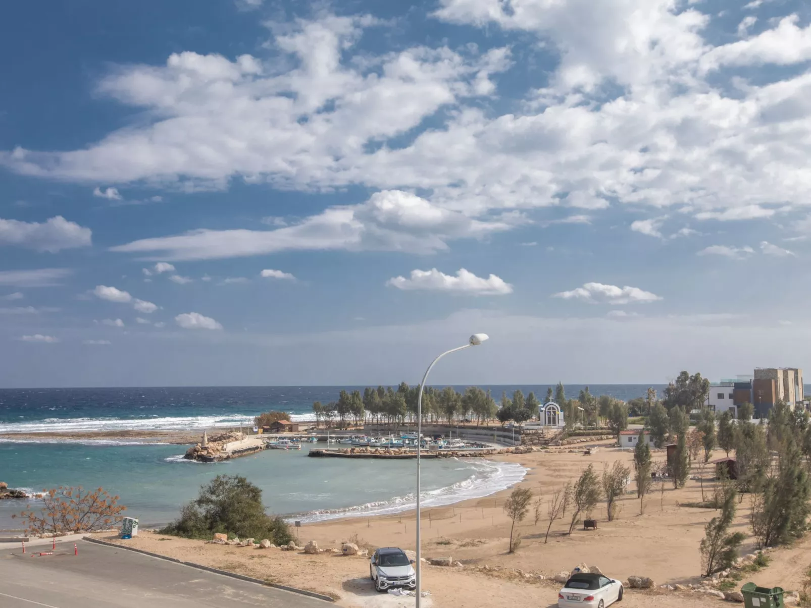 Haus in Paralimni mit Doppelveranda - Image-tags.info