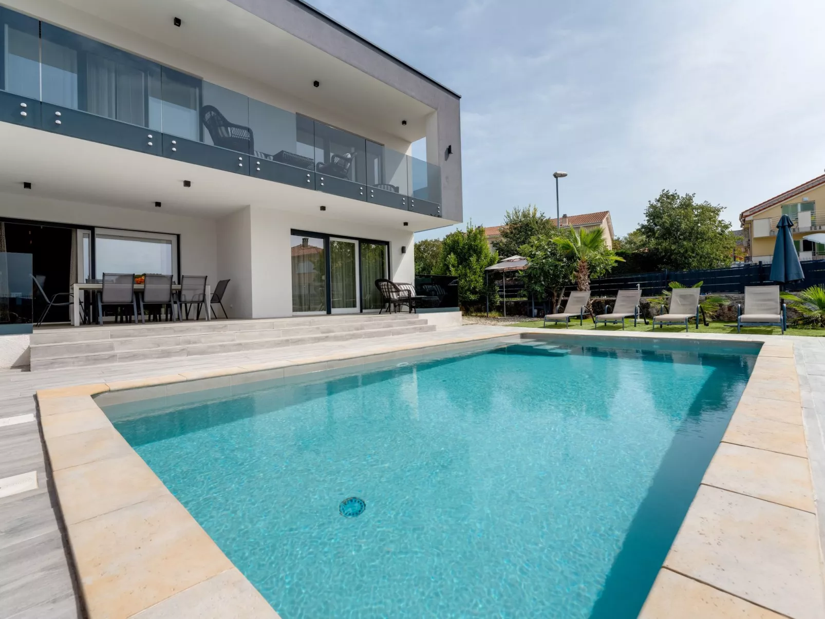 Schöne neue Villa mit Pool in Strandnähe - Image-tags.info