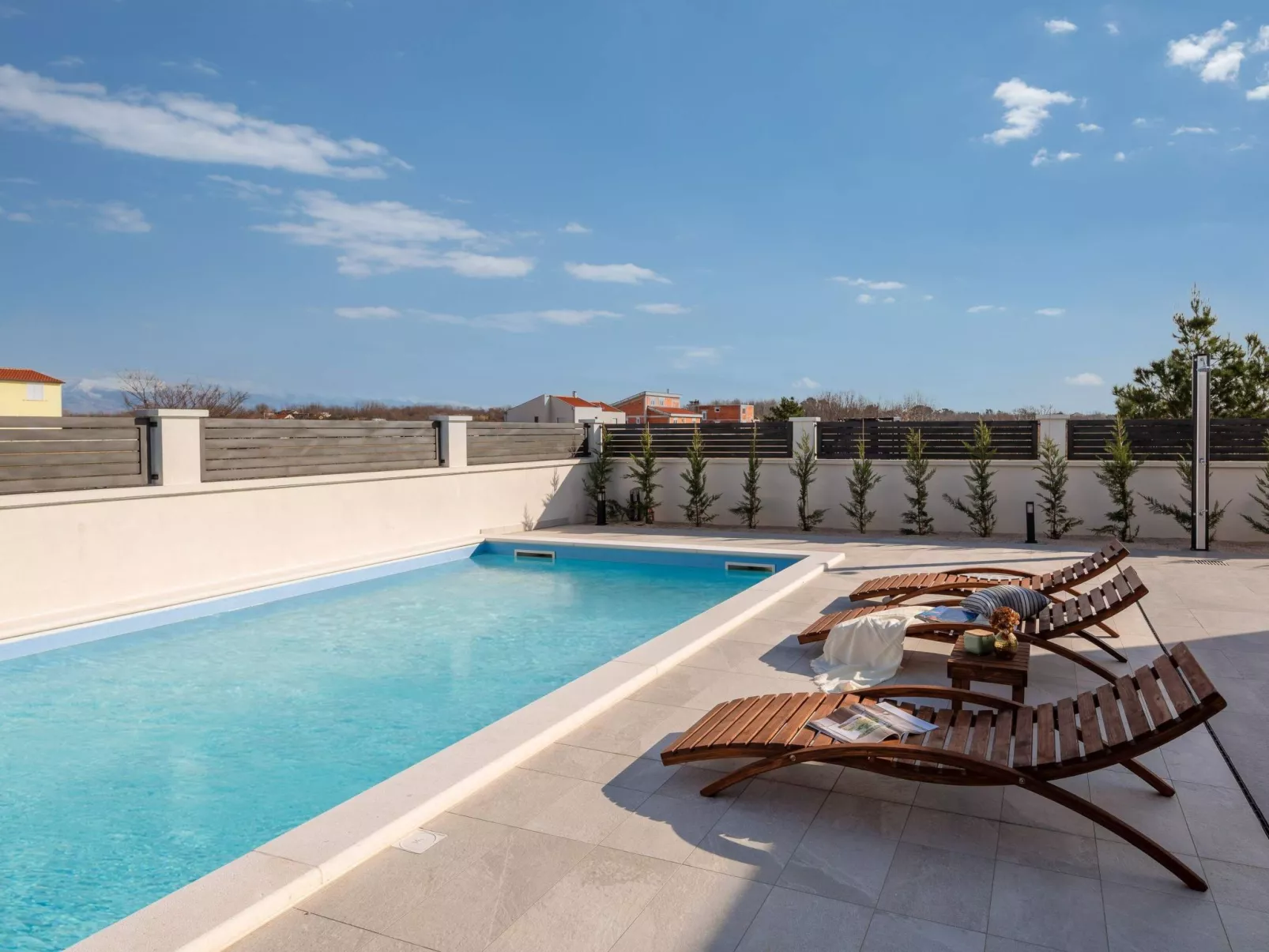 Villa in Strandnähe, Pool, Kinderspielplatz - Image-tags.info