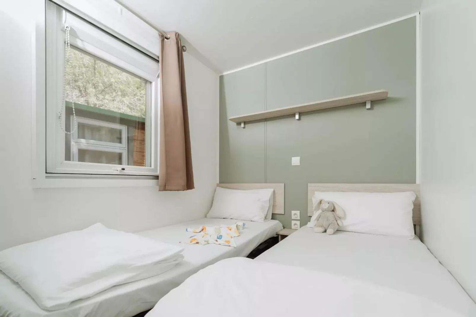 HOLA CAMP SITGES GARROFER-Bungalow Comfort 4-Slaapkamer