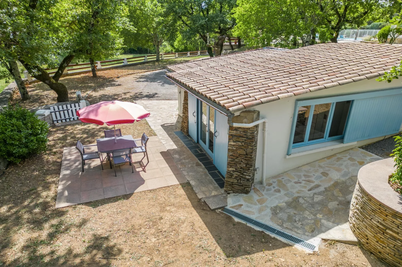 Petit gite - Buitenkant zomer