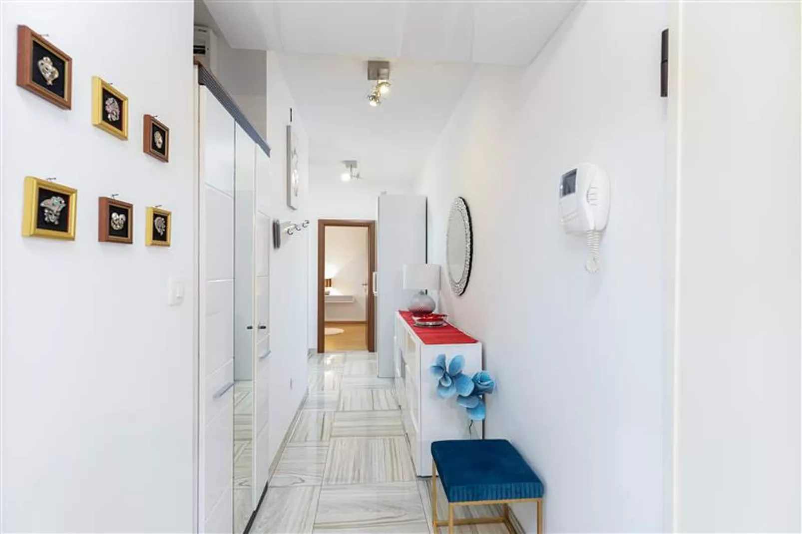 Apartment Bacvice-Overloop