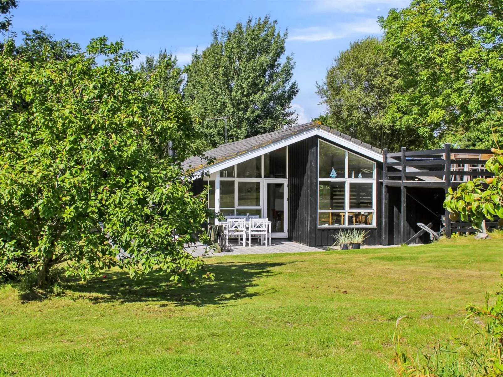 "Lilla" - 120m from the sea - Buiten