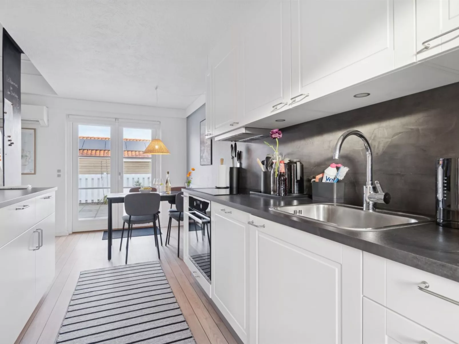 "Majvi" - 300m from the sea - Binnen