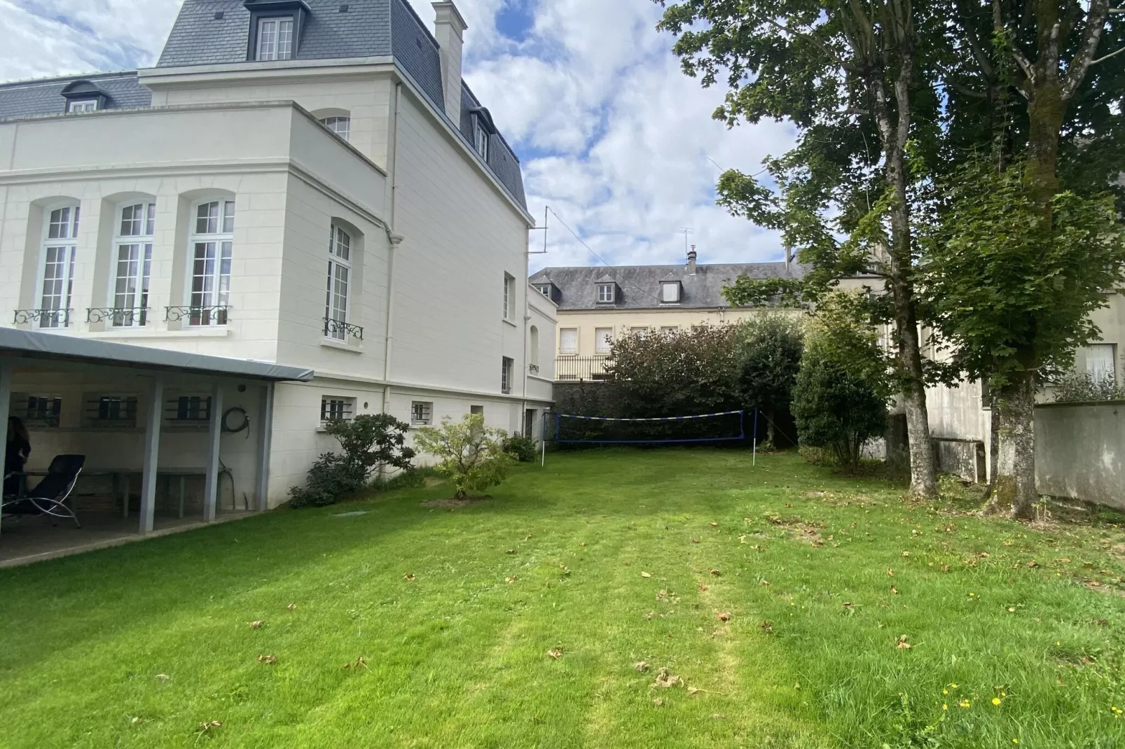 Flat first floor in Coutances-Tuinen zomer