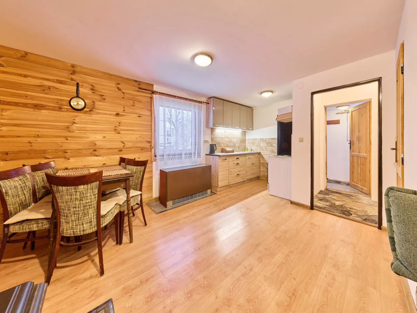 Chaloupka U lesa-Binnen