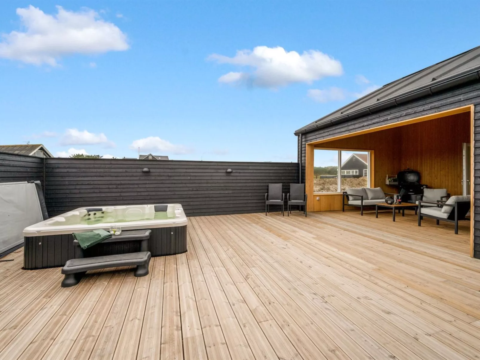 "Dreng" - 300m from the sea - Binnen