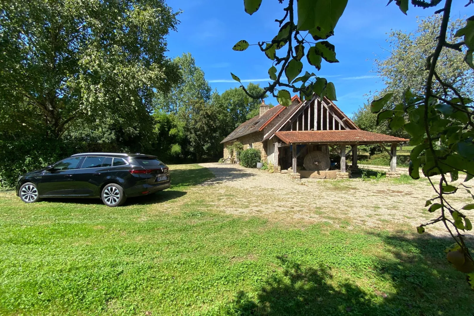 Holiday home in Le Val Saint Père-Buitenkant zomer