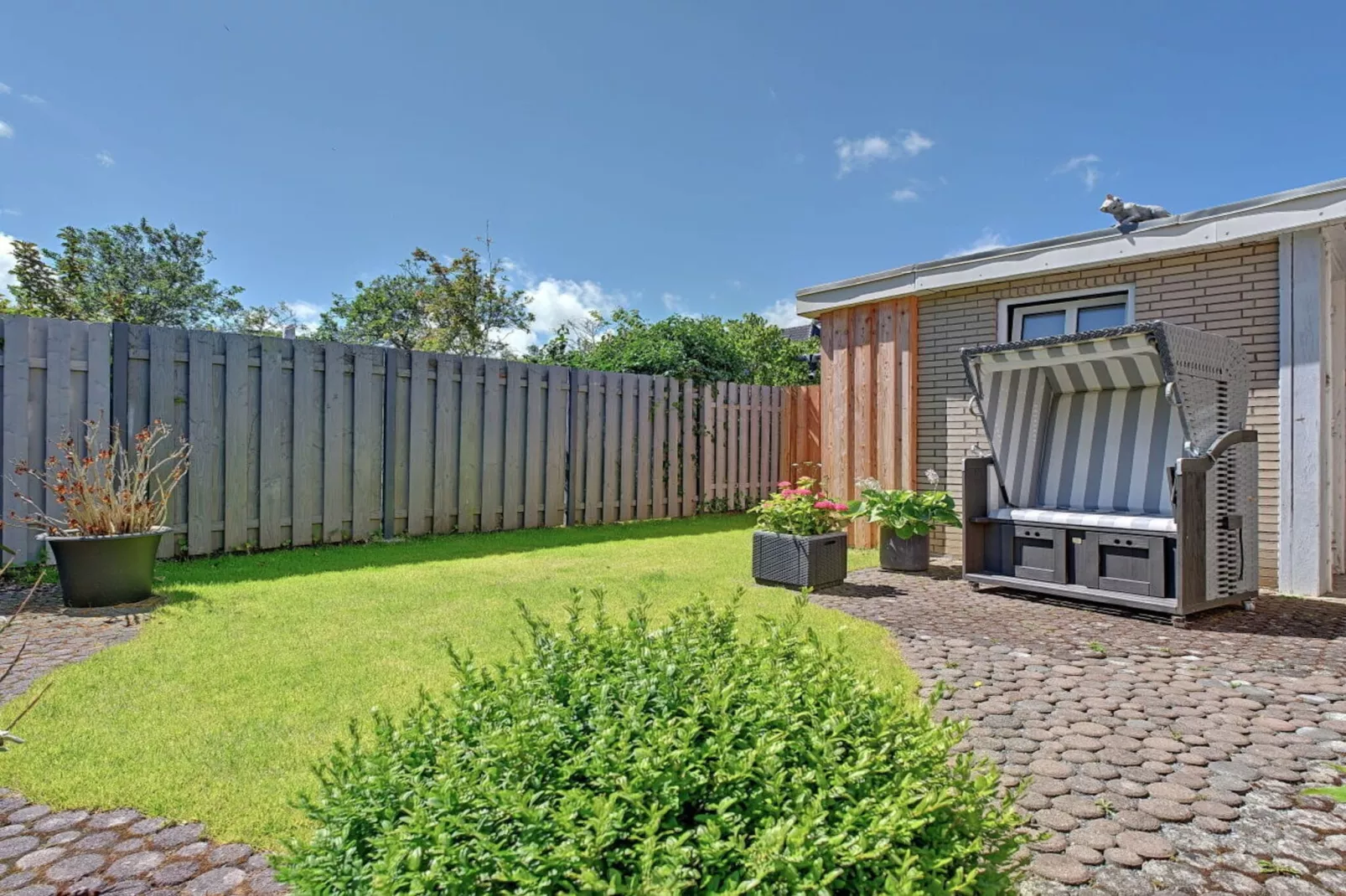 561676-Buitenkant zomer