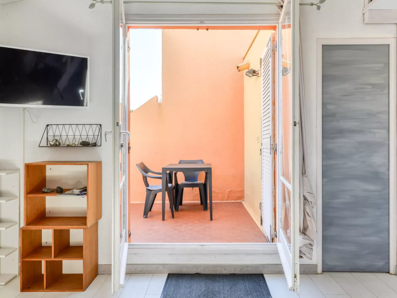 Les 4 Soleils AB-Binnen