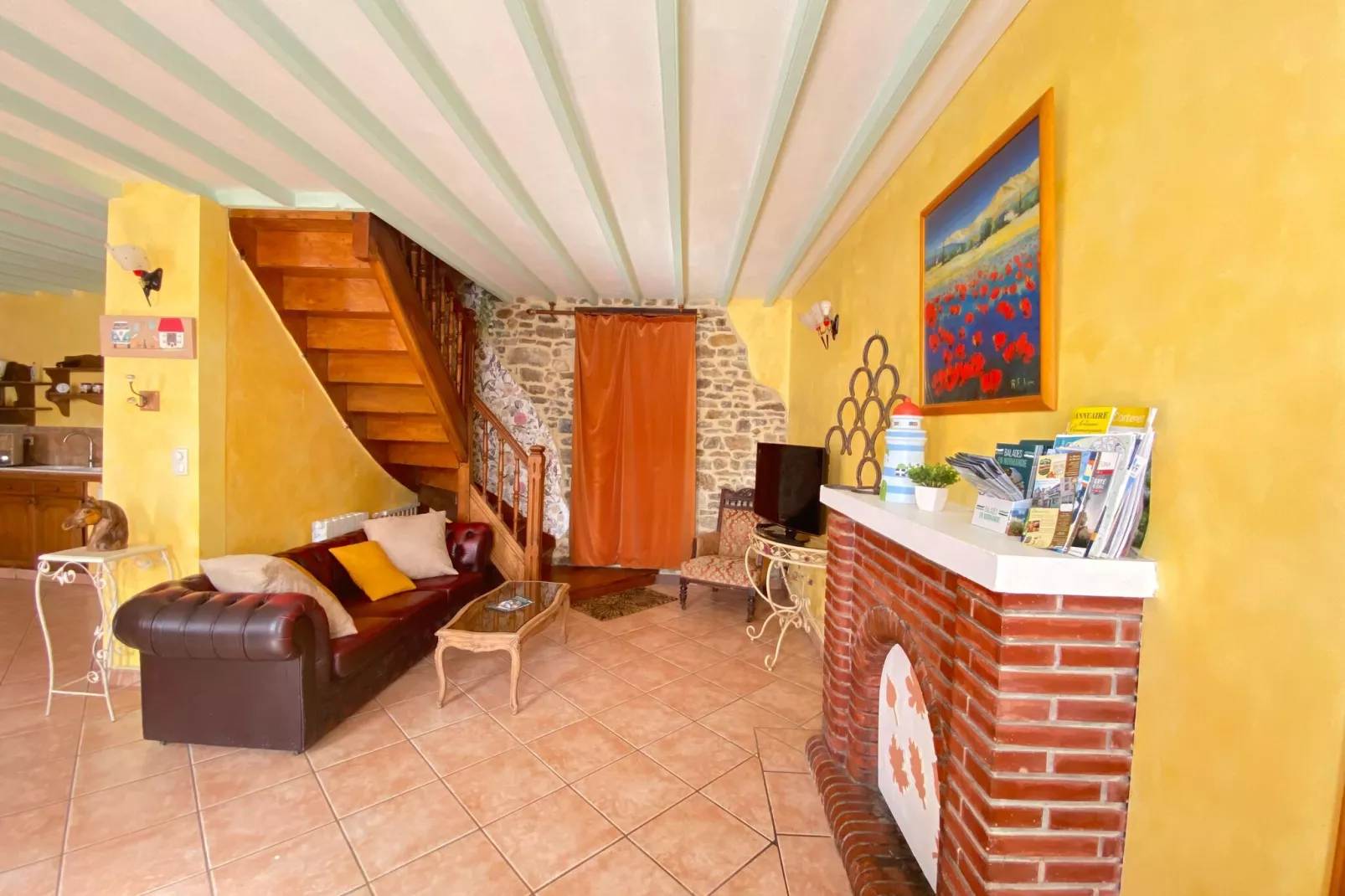 Holiday home Fierville les Mines-Woonkamer