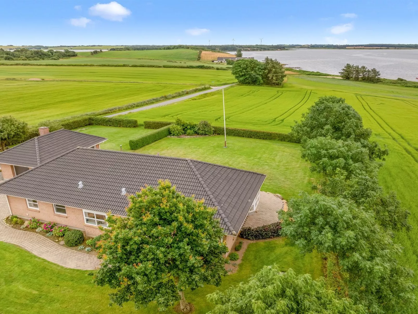 "Erja" - 300m to the fjord-Buiten