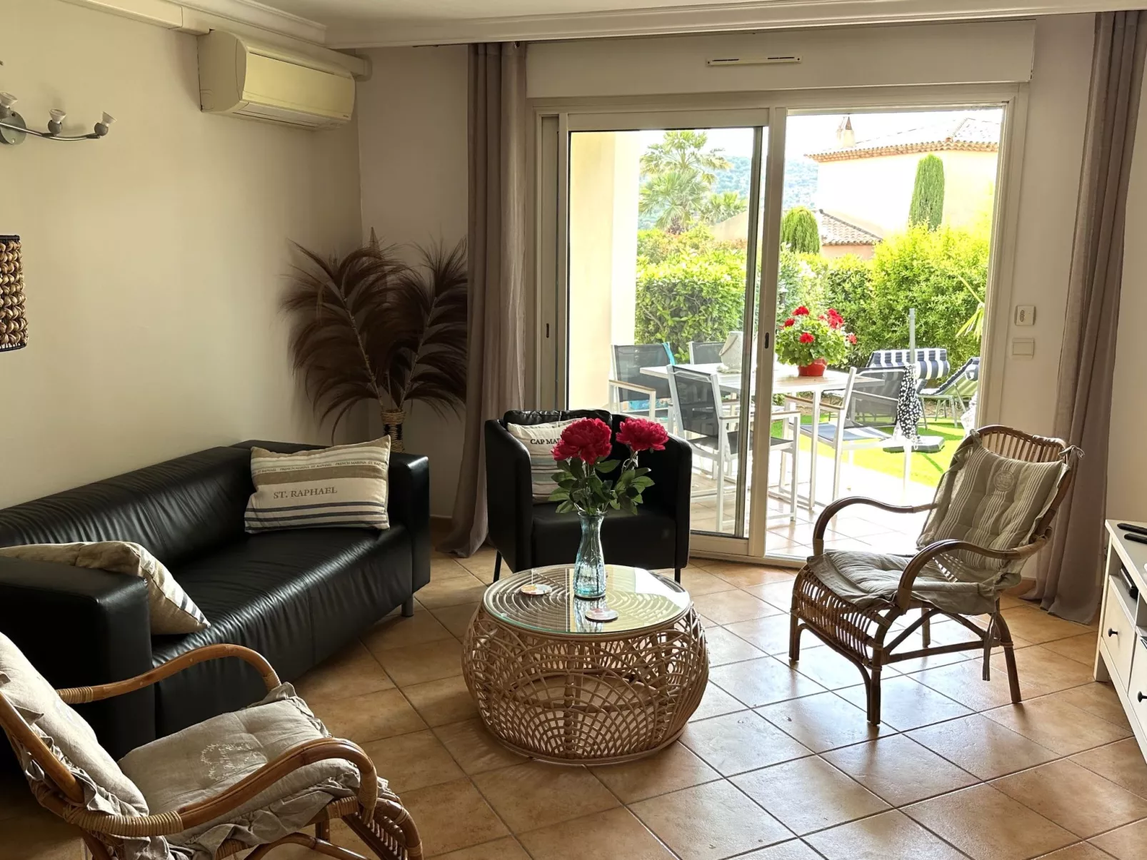 Les Pins Bleus-Binnen