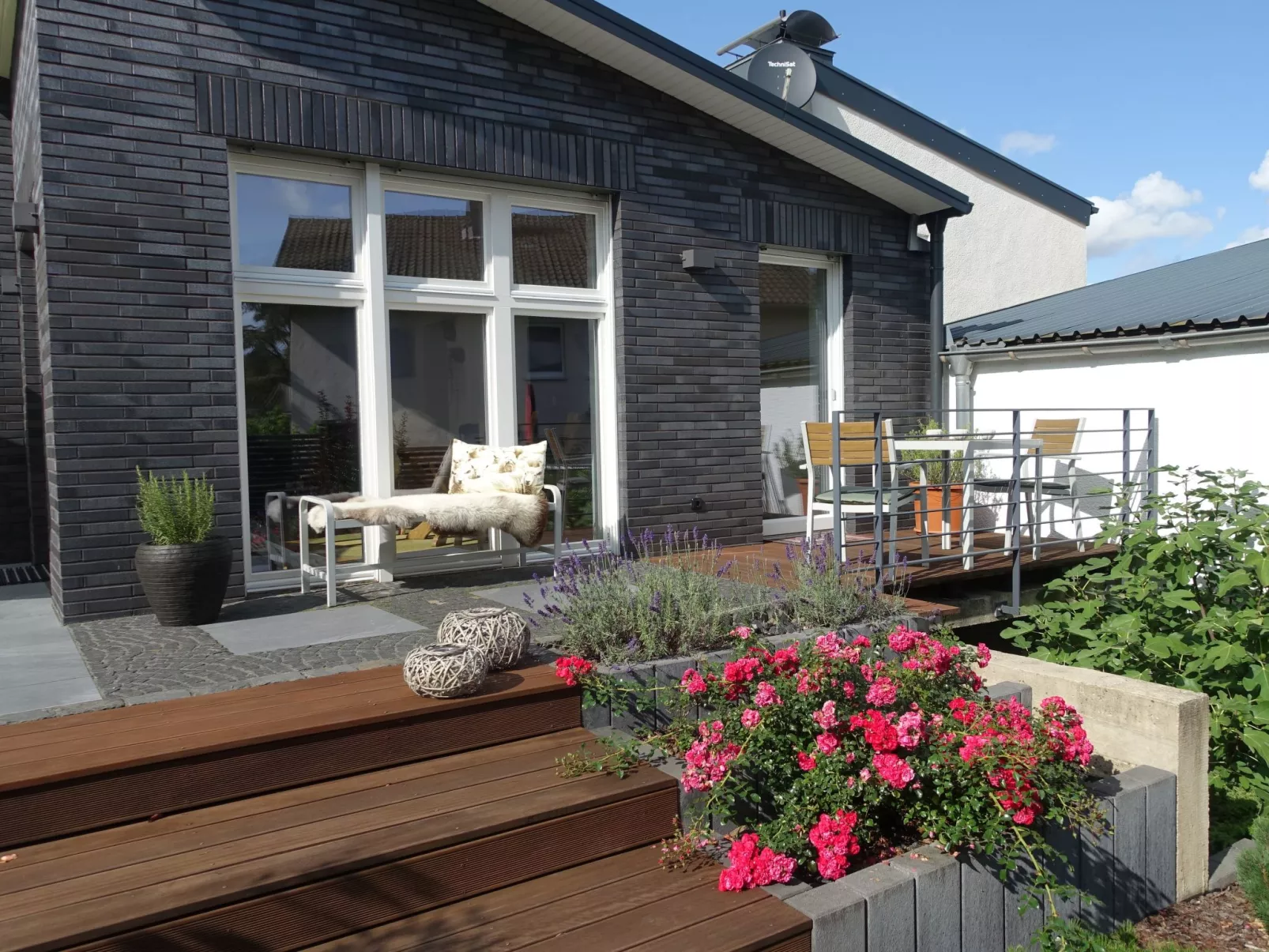 EifeLeben mit wunderschönem Garten-Buiten