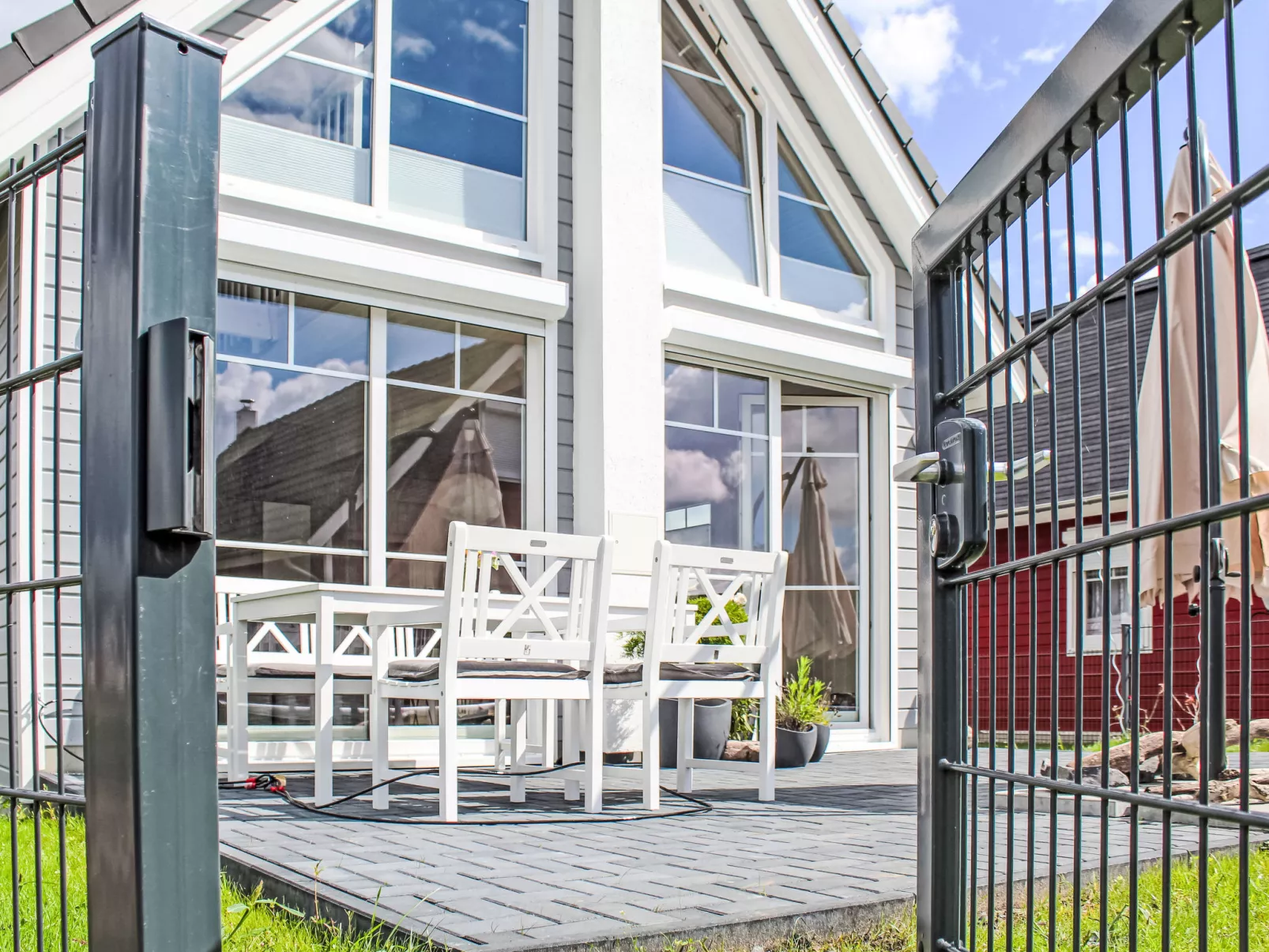 Ferienhaus am Wasser-Buiten