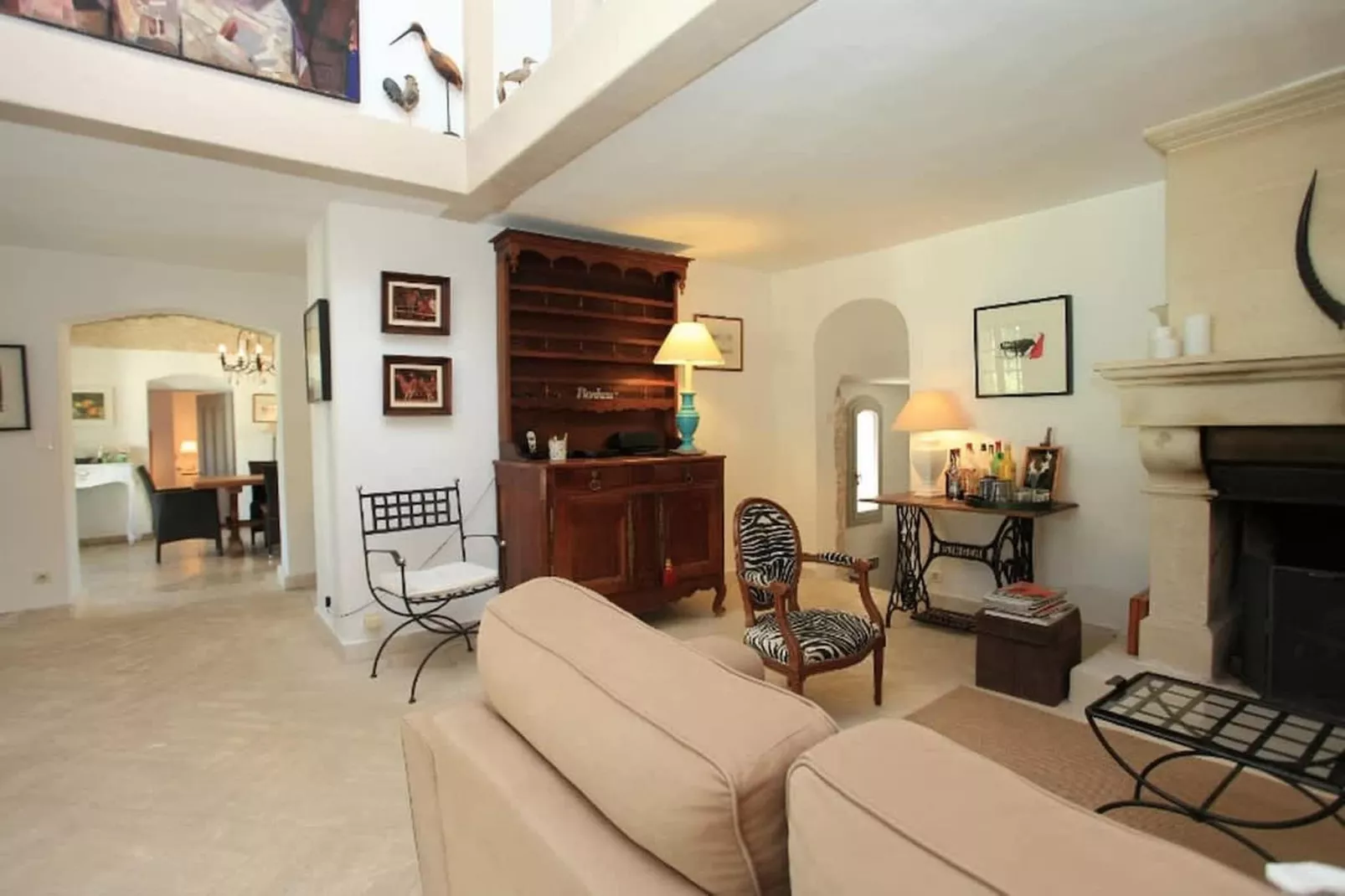 Maison authentique au coeur des garrigues Luberon-Woonkamer