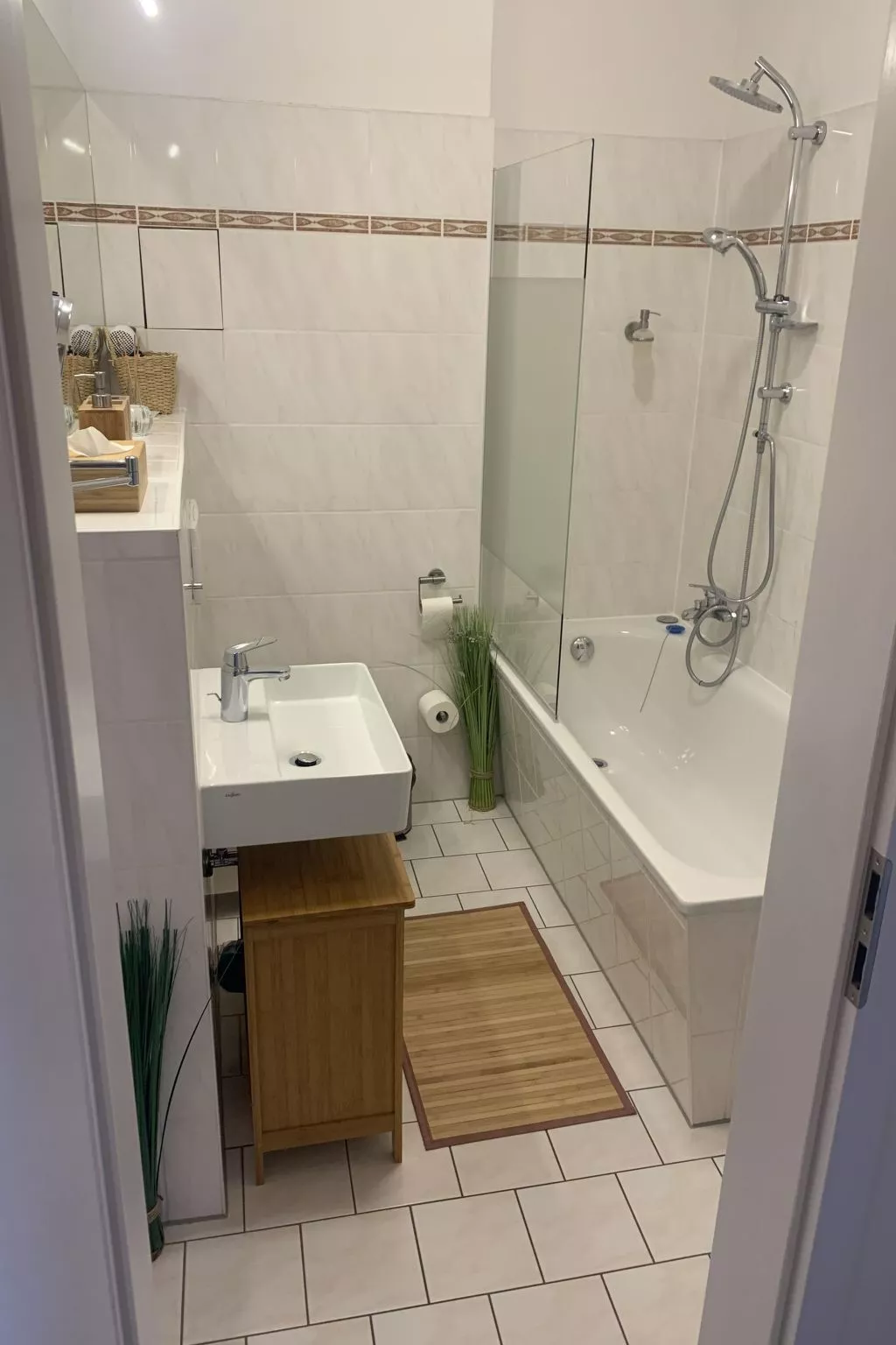 Design Apartment I, hell, 35 Quadratmeter, Zentral zu Grenze Altstadt Park, Gra - Image-tags.info