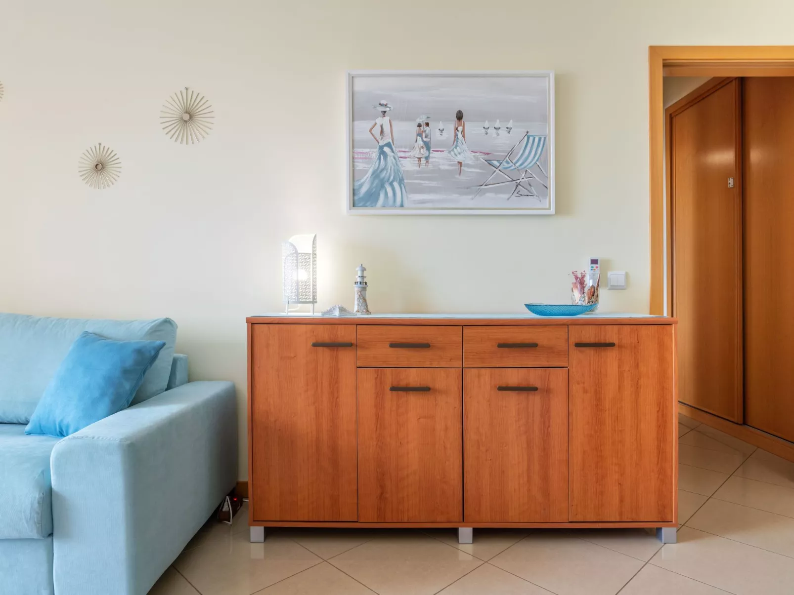 "Elena 1" mit Blick auf das Wasser - Image-tags.info