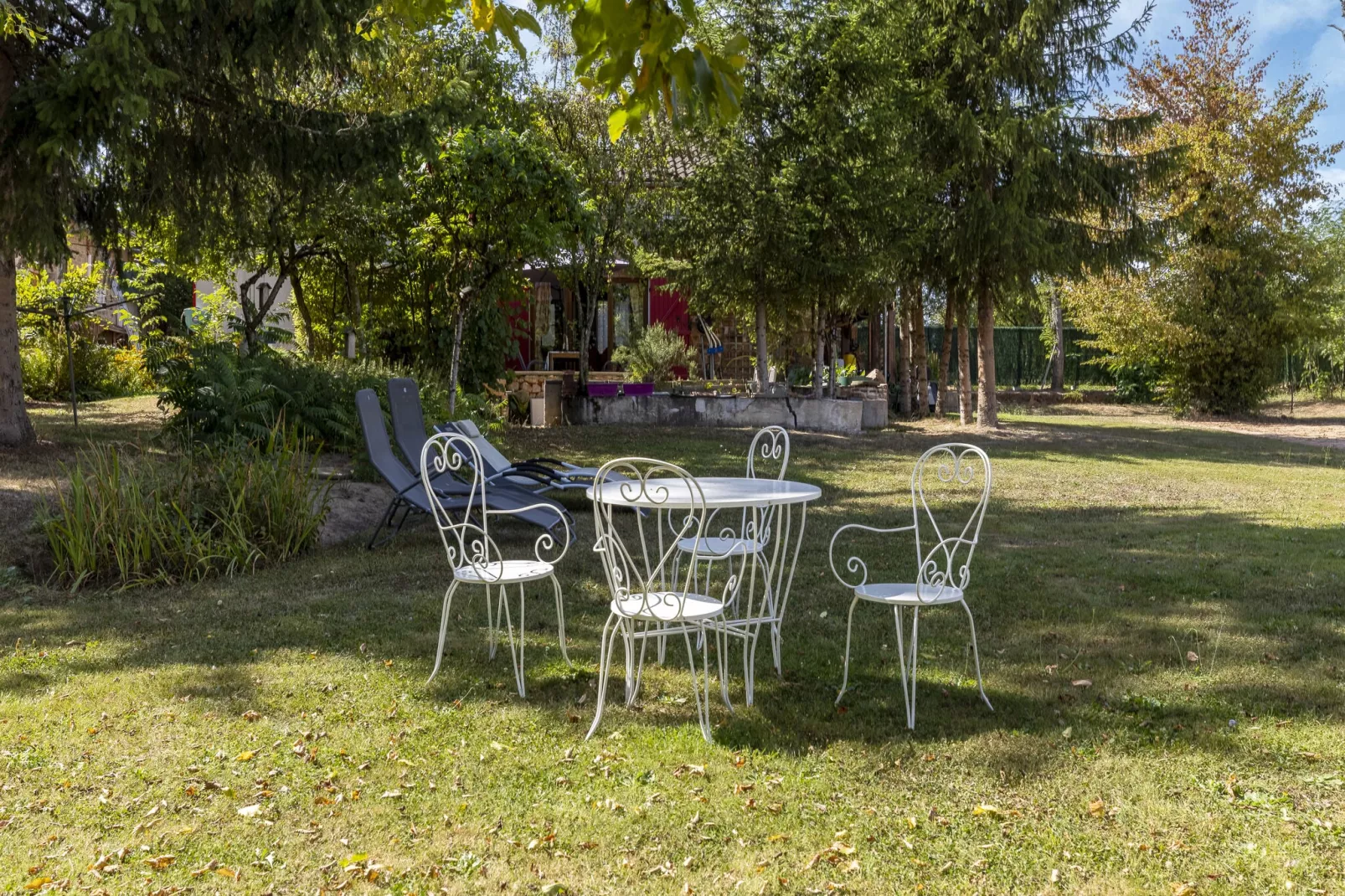 LA MAISON AUX VOLETS ROUGES-Tuinen zomer