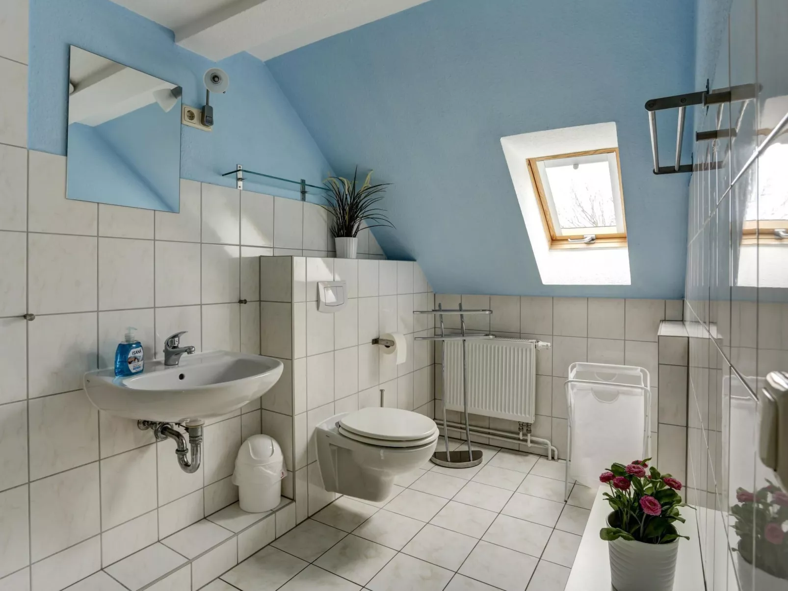 Wohnung für sechs Personen im Dachgeschoss - Image-tags.info