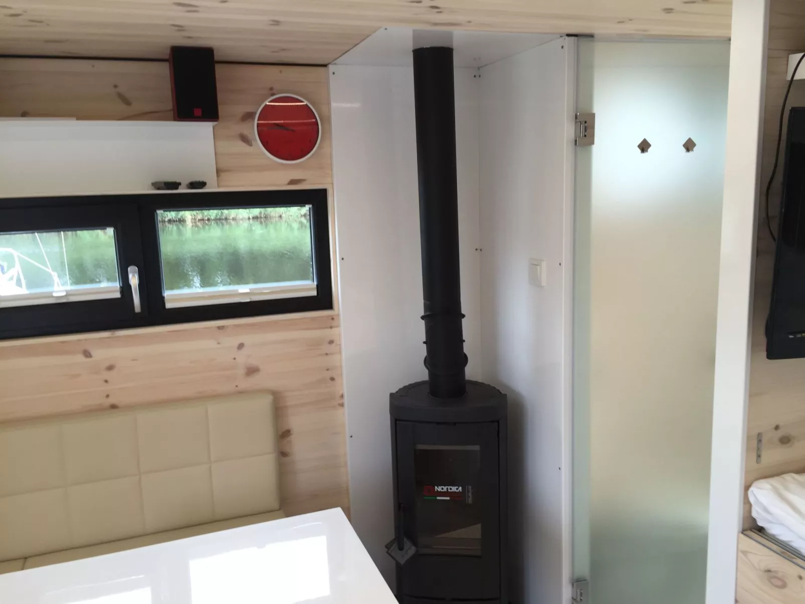 Hausboot für zwei Personen mit Kamin und Terrasse - Image-tags.info