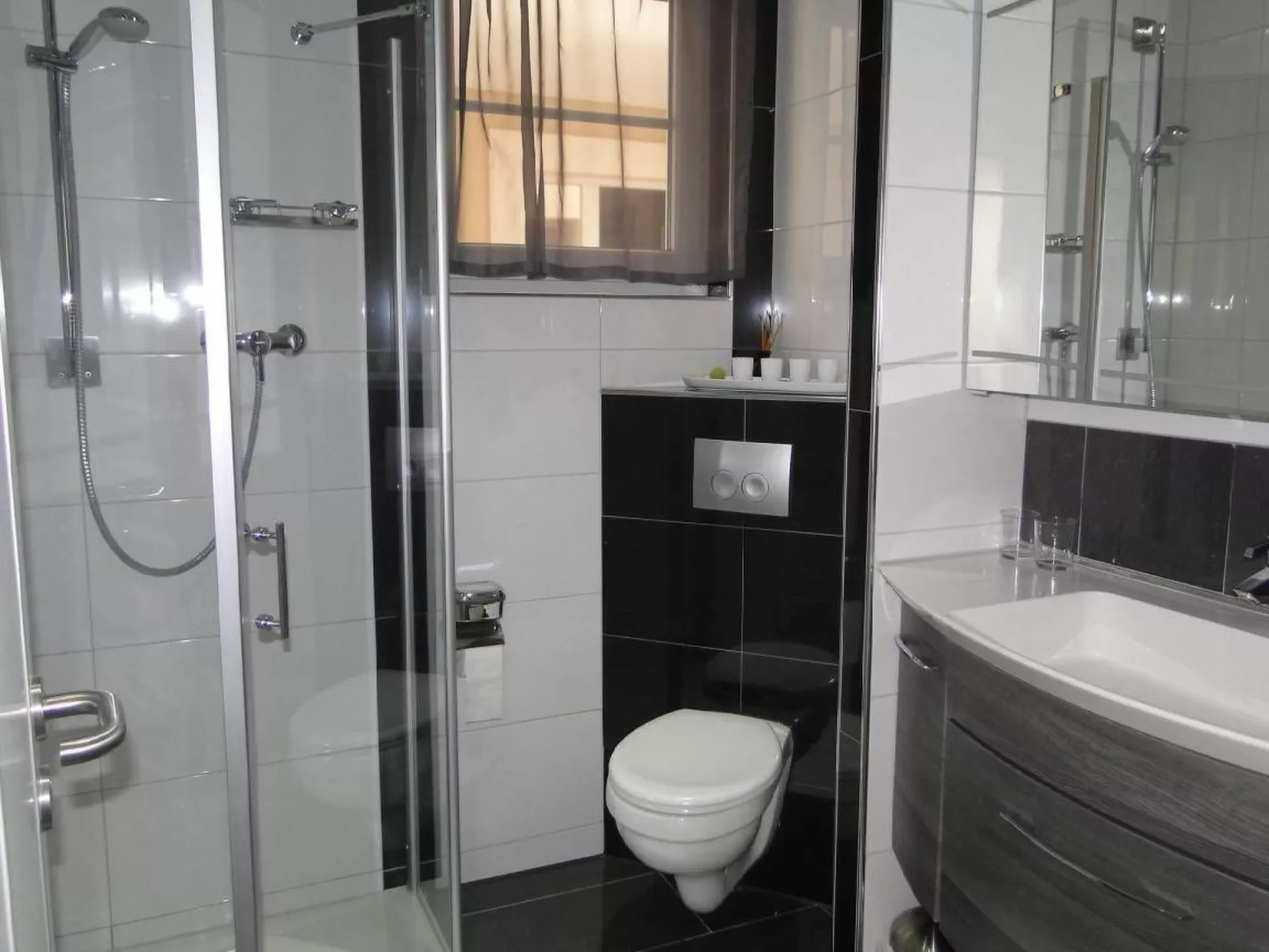 "Perla 3" mit Blick auf das Wasser - Image-tags.info