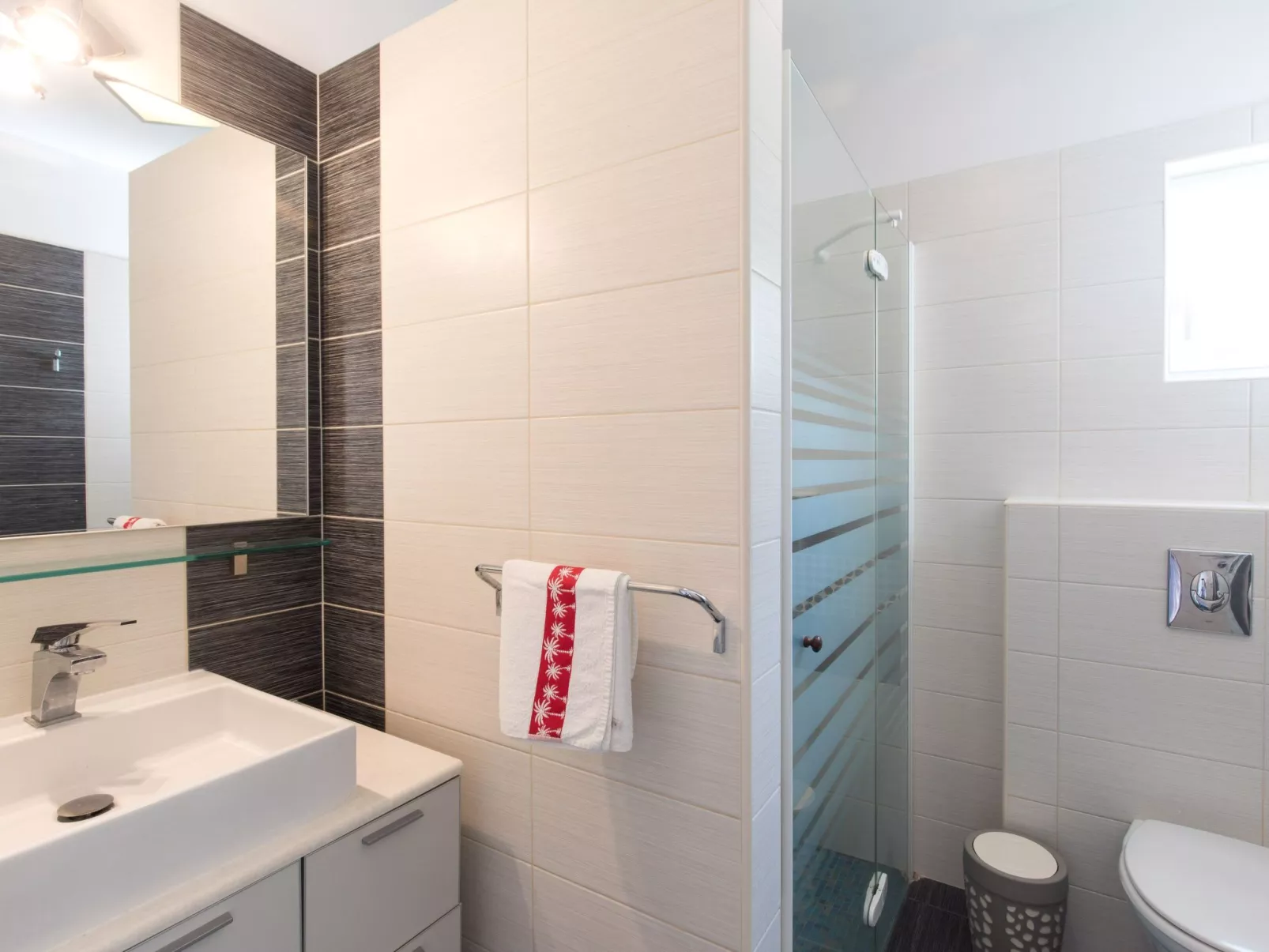 "Ore" mit privatem Pool - Image-tags.info