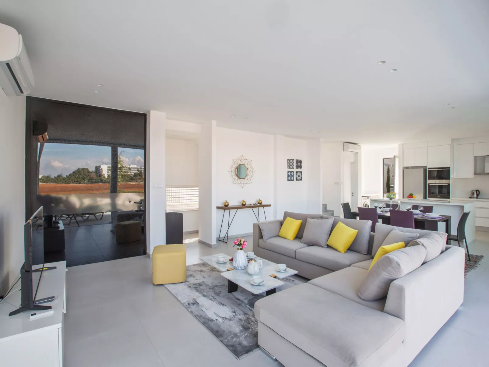 3-Schlafzimmer-Villa mit Pool, Dachgarten, Meerblick - Image-tags.info