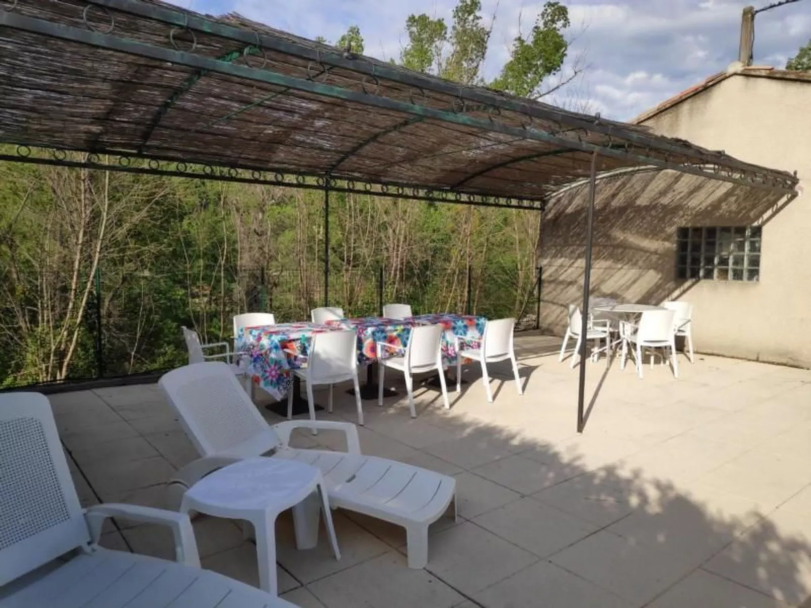 Schöne provenzalische Villa Les Carlets mit Pool - Image-tags.info