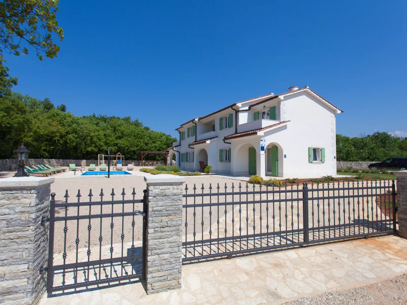 Luxuriöse Villa mit Pool inmitten der Natur - Image-tags.info