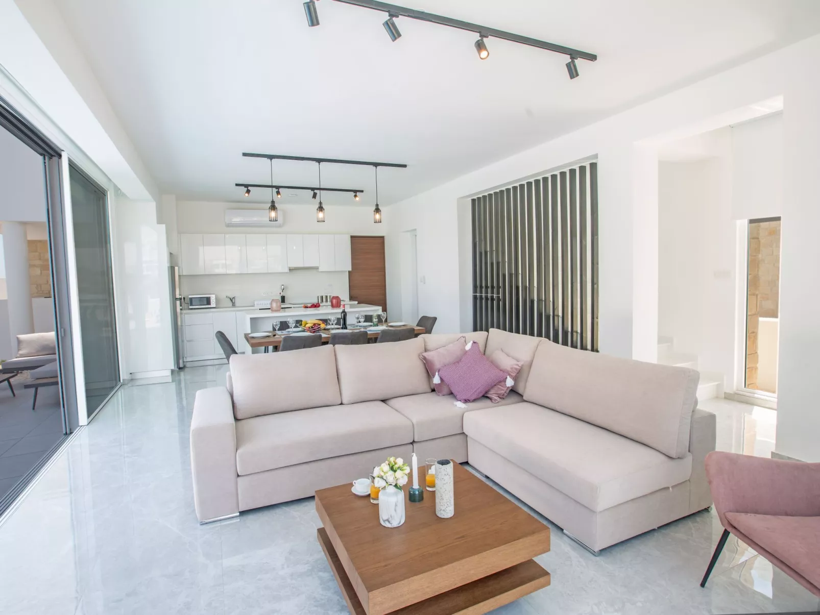 4-Schlafzimmer-Villa mit Pool im Zentrum von Protaras - Image-tags.info