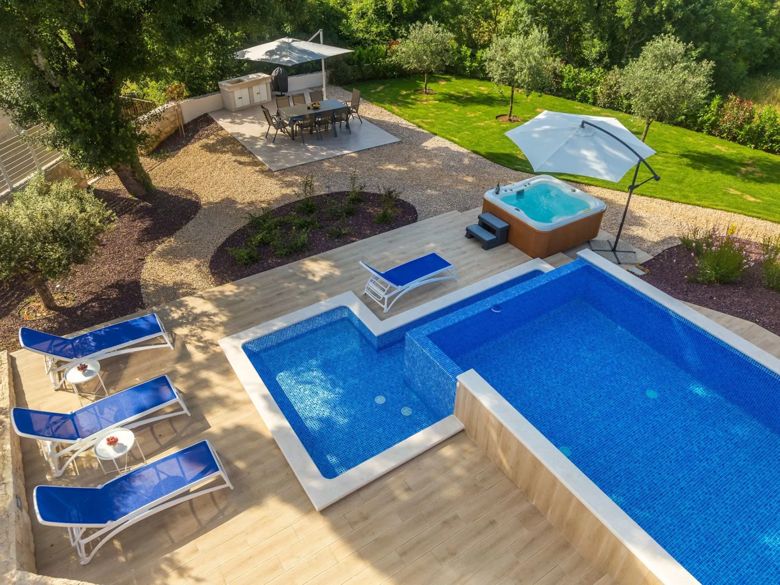 Schöne Villa in einer ruhigen Umgebung mit Pool - Image-tags.info