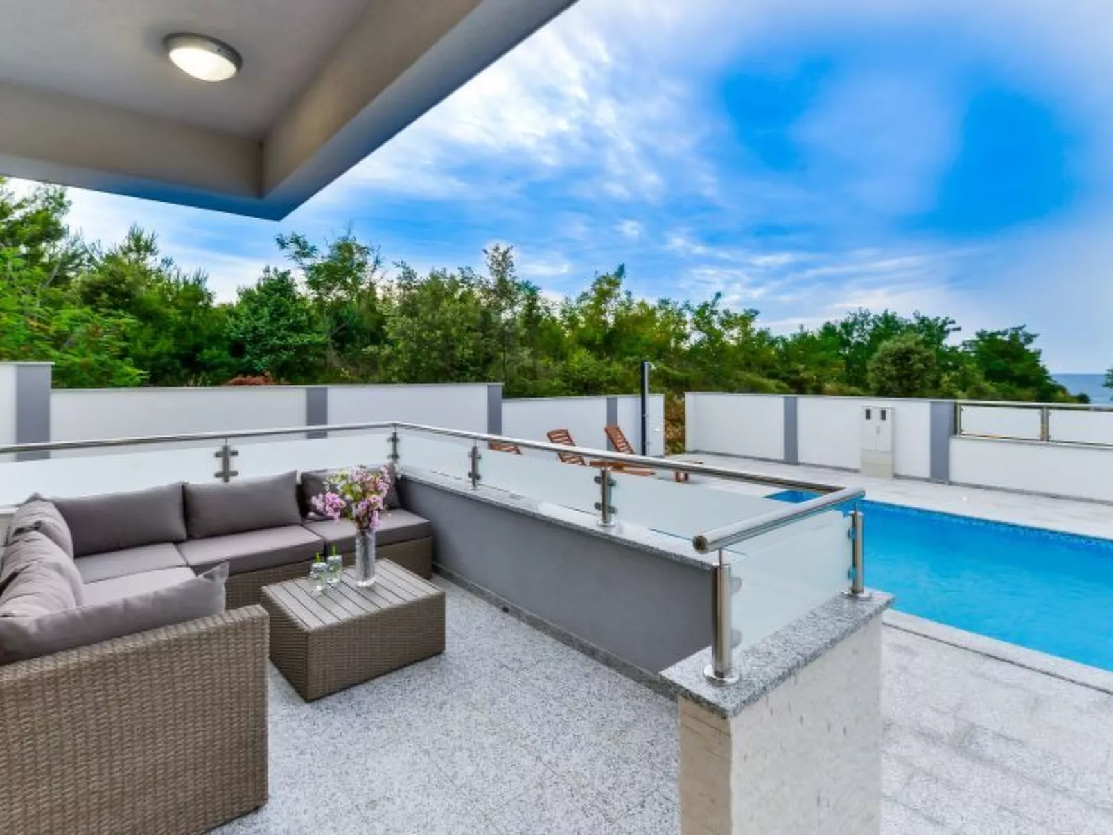 Vila Megy -  ID 2209 - Image-tags.info