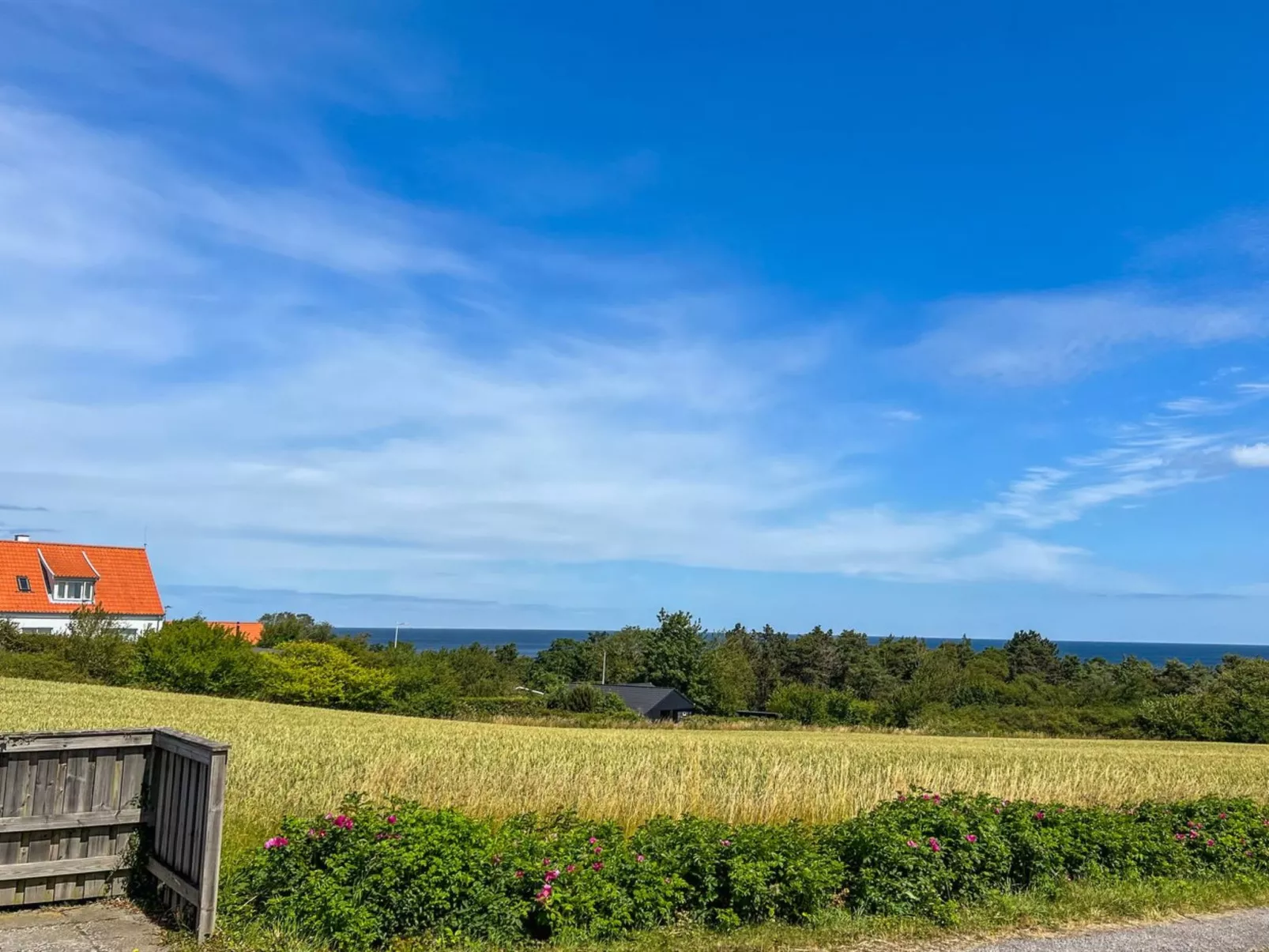 "Kirsti" - 300m from the sea - Buiten