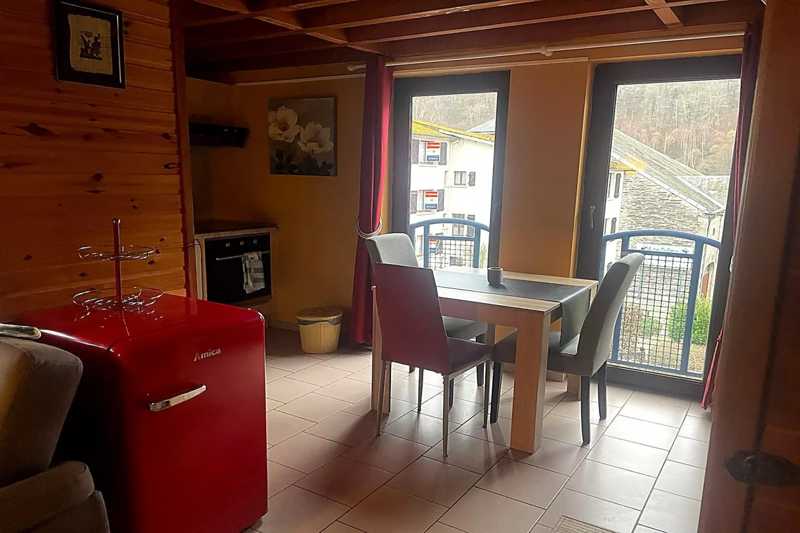 Hondvriendelijke woning met sauna en jacuzzi - Eetkamer