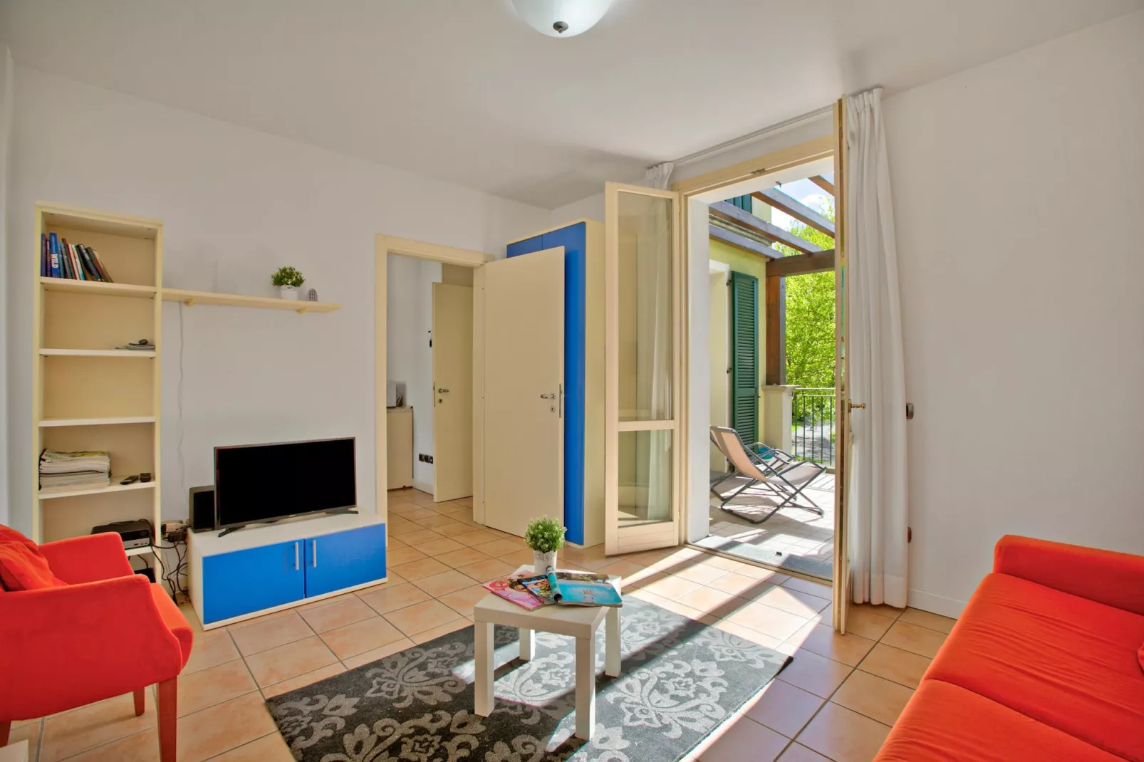 RESIDENCE PORTO LETIZIA - VILLAS-BILOCALE 4 PAX VISTA LAGO PLUS 8215 - V1LP4 - Woonkamer