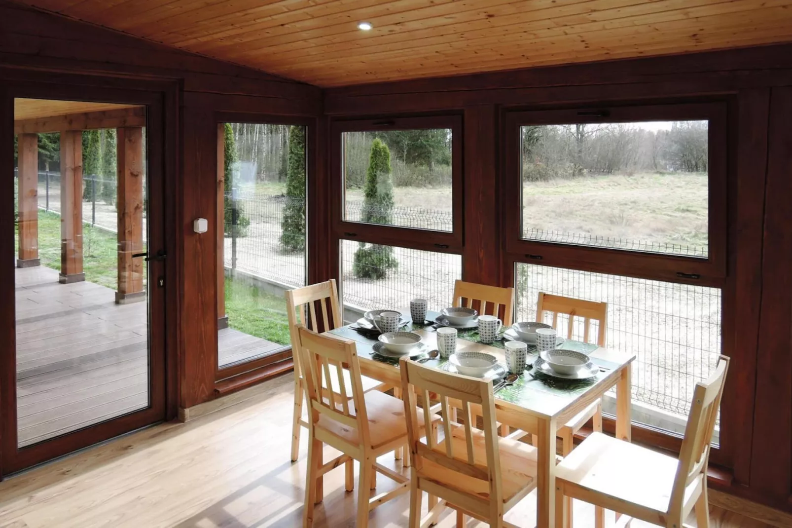 HolidayHouse with the big tarasse&garden in Kolczewo LIT-Eetkamer