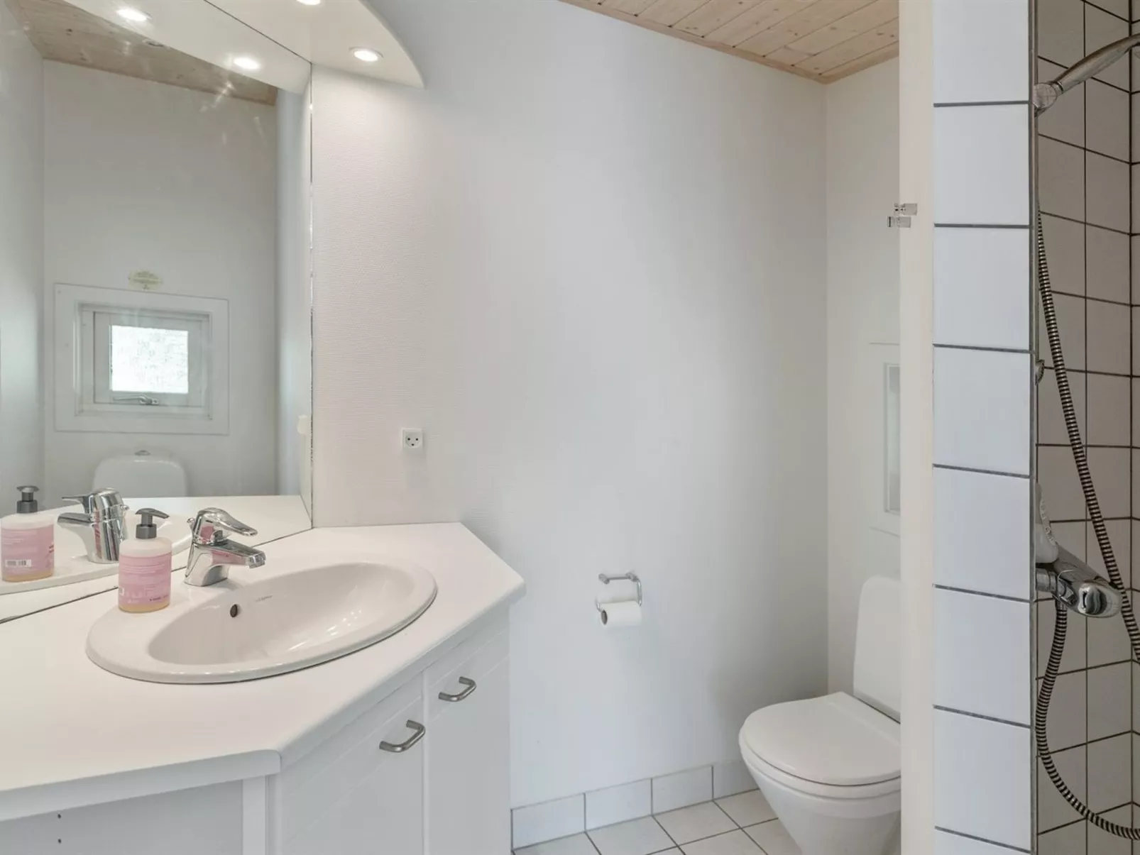 "Gyrid" - 150m from the sea-Binnen