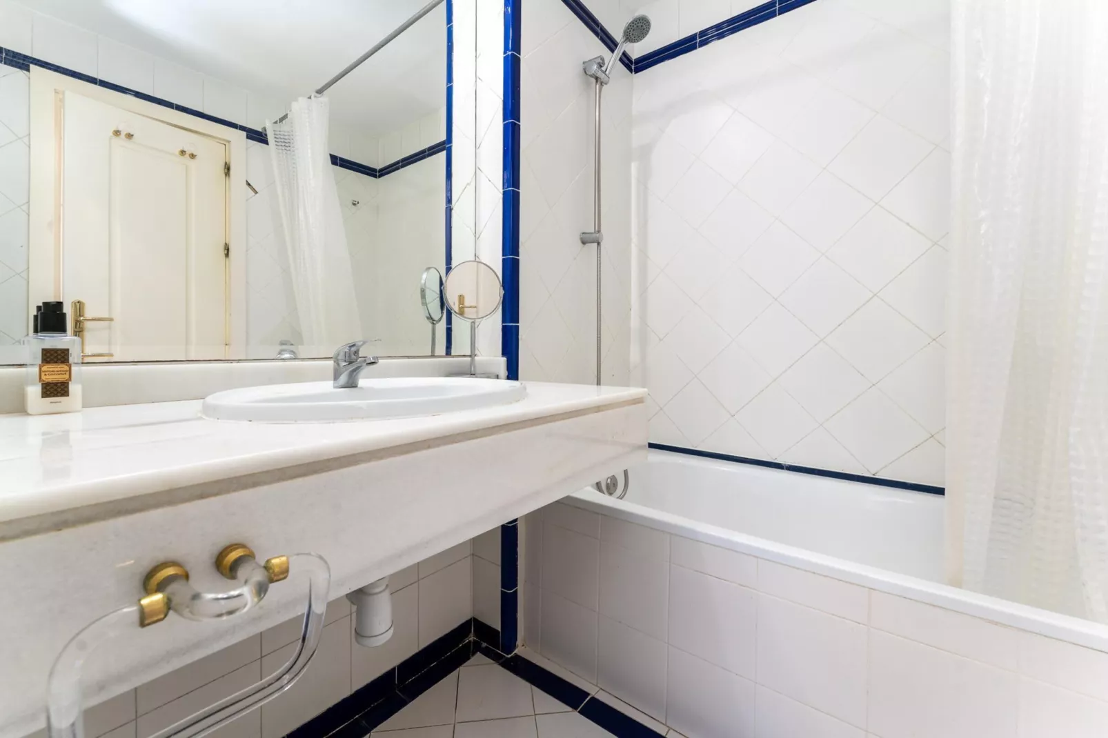 CT 103 - Faro's Romana Playa Studio 142 - Badkamer