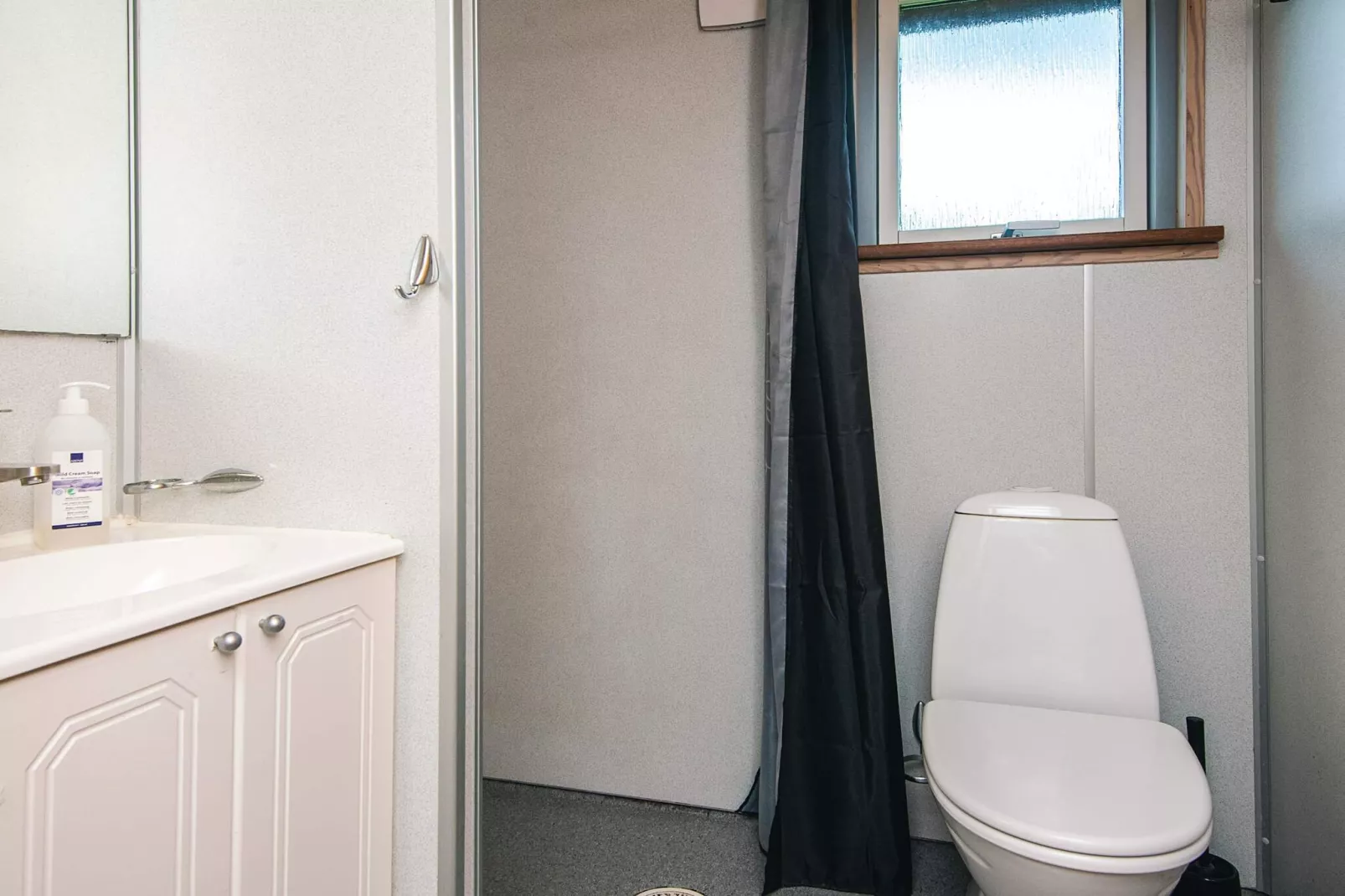 Hytte til 4 pers., uden WC-Binnen