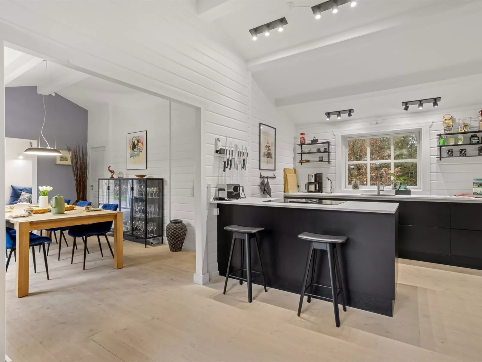 "Wolfger" - 250m from the sea - Binnen