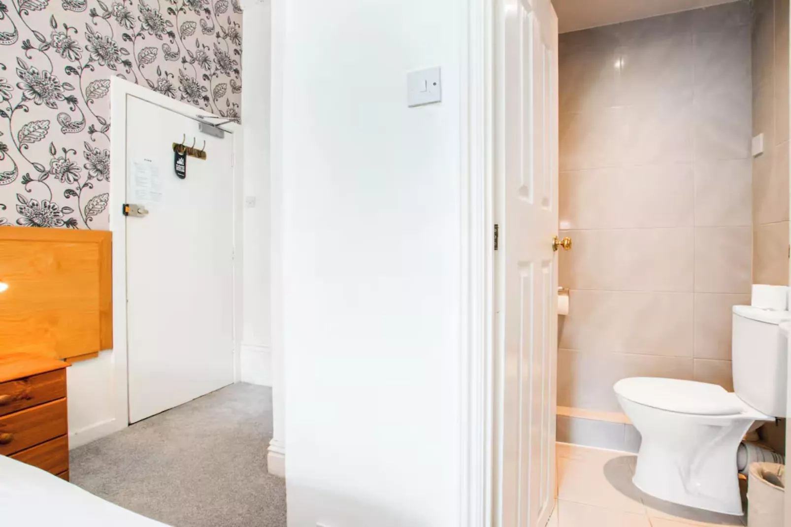 Standard Double Room-Badkamer